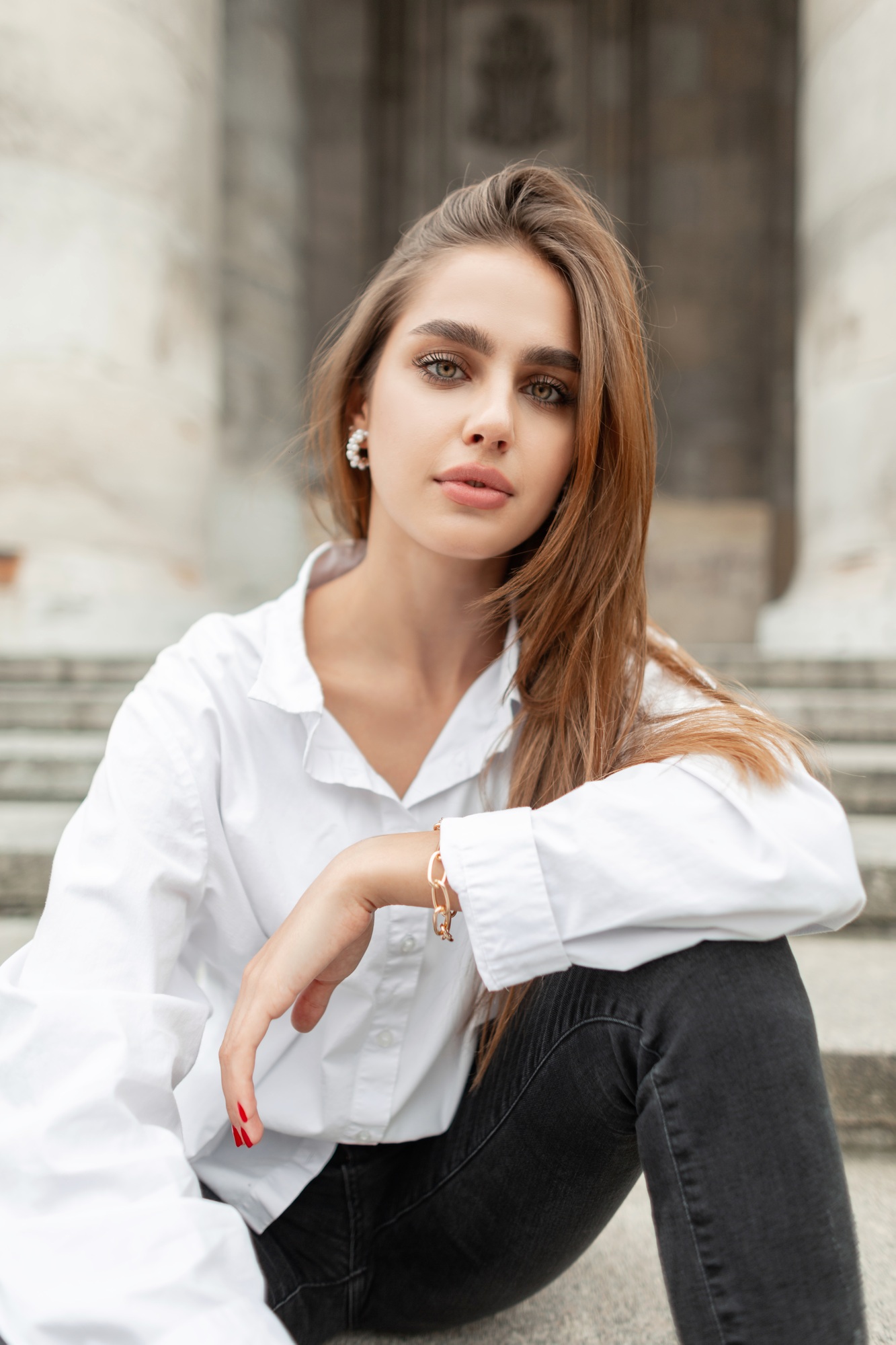 Beautiful urban fashion woman in stylish casual clothes in the city
